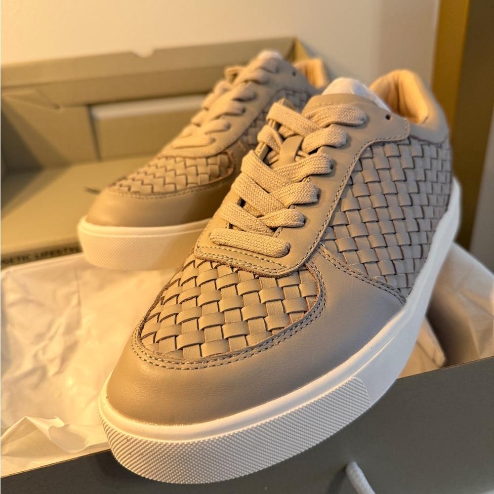 Sam Edelman Cream Sneakers